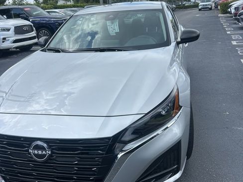 Certified 2024 Nissan Altima 2.5 SV image 2