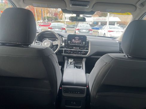 New 2025 Nissan Pathfinder SV image 23