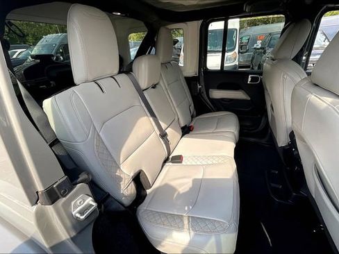 Used 2022 Jeep Wrangler Unlimited Sahara image 27