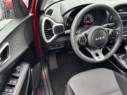 Certified 2022 Kia Soul LX image 11