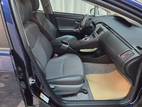Used 2015 Toyota Prius Five w/ Advanced Technology Package FWD image 13