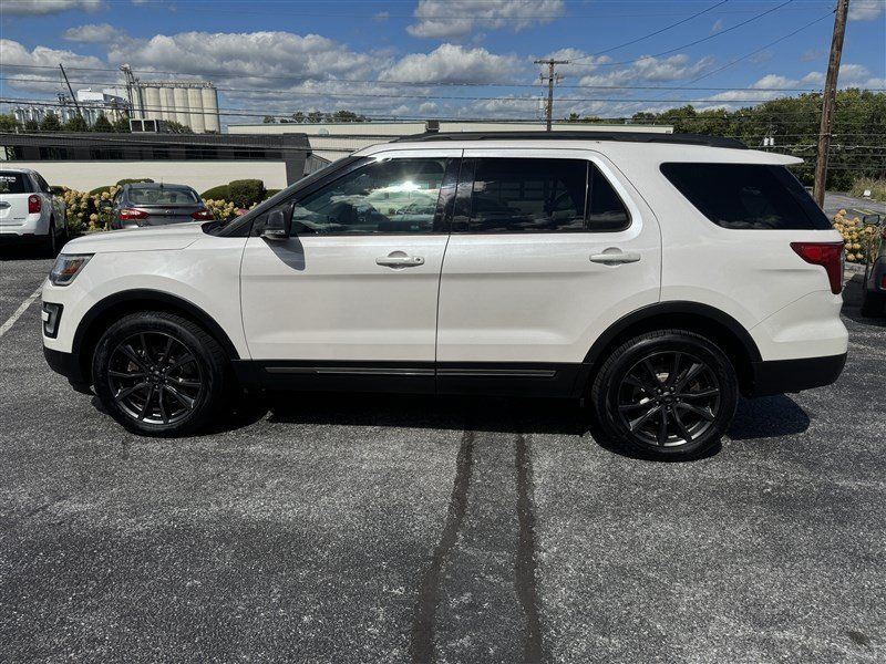 Used 2017 Ford Explorer XLT w/ Equipment Group 202A AWD/4WD image 5