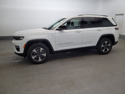 Used 2023 Jeep Grand Cherokee 4WD 4xe image 2