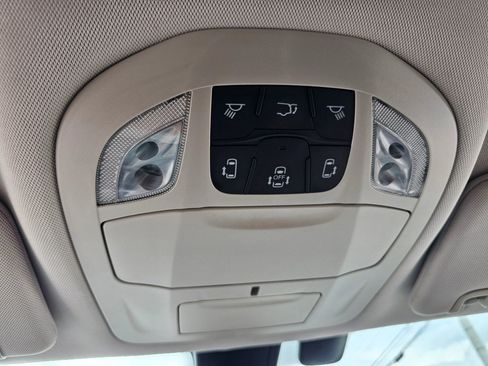 Used 2017 Chrysler Pacifica Touring-L Plus FWD image 19