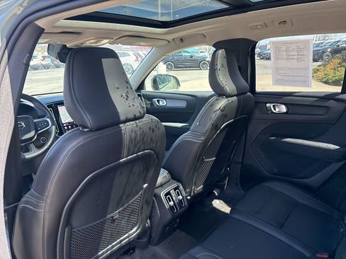 Used 2025 Volvo XC40 B5 Ultra w/ Protection Package Premier image 31