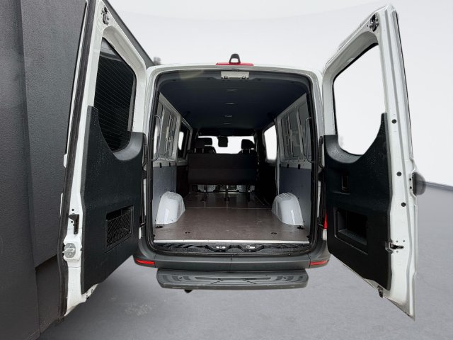 Used 2025 Mercedes-Benz Sprinter 2500 image 11