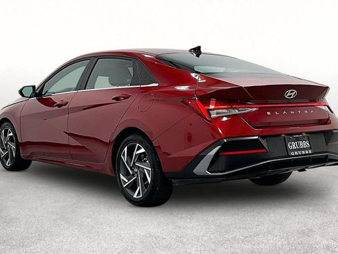 Used 2025 Hyundai Elantra SEL FWD image 15