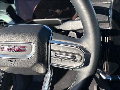 Used 2025 GMC Acadia Elevation image 10