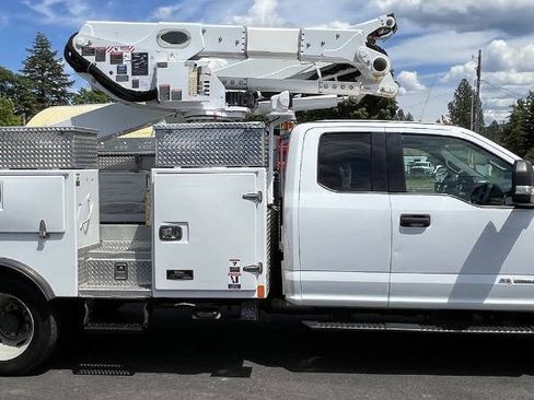 Used 2017 Ford F550 4x4 SuperCab Super Duty image 4