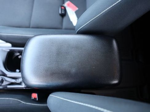 Used 2018 Toyota RAV4 XLE AWD/4WD image 31