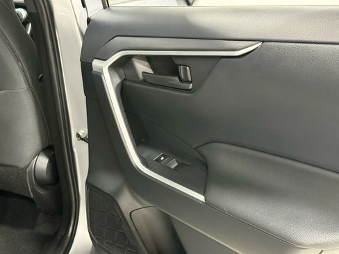 Used 2021 Toyota RAV4 SE image 52