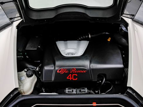 Used 2015 Alfa Romeo 4C Coupe w/ Leather Interior Group RWD image 3