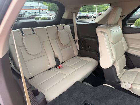 Used 2020 Ford Explorer Platinum w/ Premium Technology Package AWD/4WD image 15
