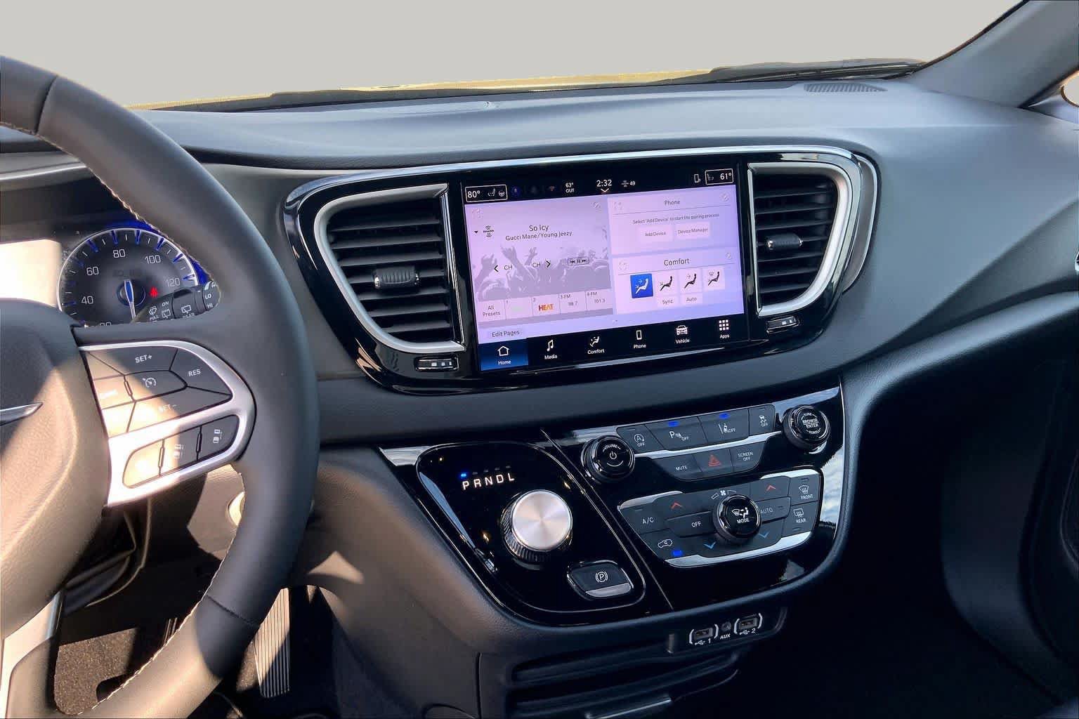 Used 2025 Chrysler Pacifica Select FWD image 7