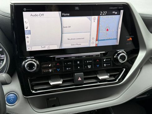 Used 2021 Toyota Highlander Platinum image 24