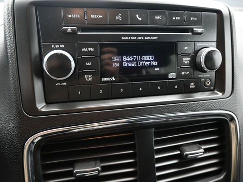 Used 2016 Dodge Grand Caravan SE image 14