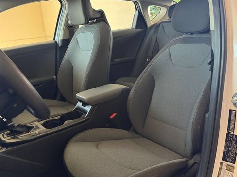 Used 2025 Kia K4 FWD image 23