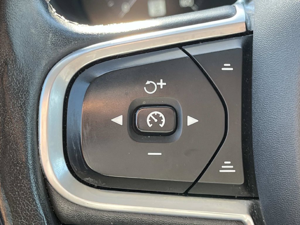 Used 2020 Volvo XC60 T5 Momentum FWD image 34