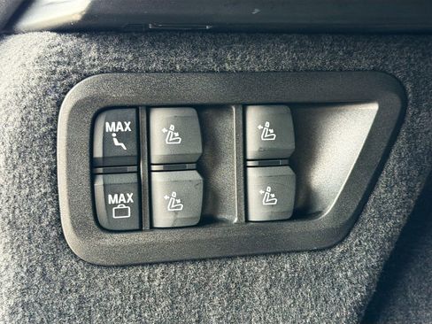 Certified 2025 BMW X7 M60i image 14