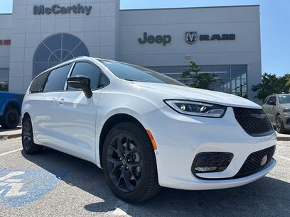 New 2026 Chrysler Pacifica Limited