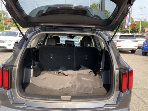 Used 2023 Kia Sorento S FWD image 5