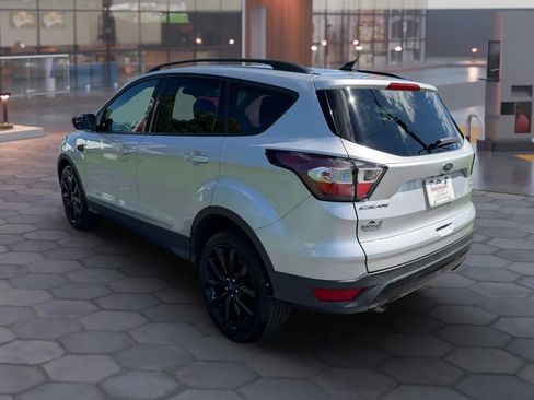 Used 2018 Ford Escape SE w/ SE Sport Appearance Package FWD image 8