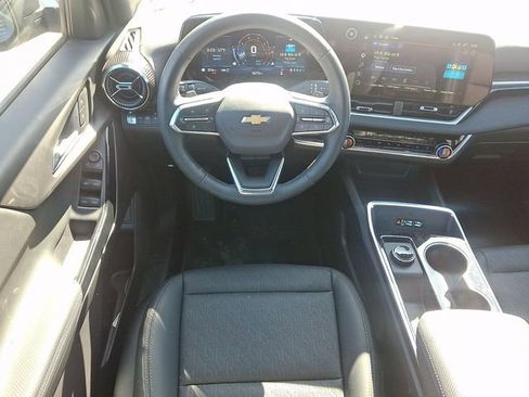 Used 2026 Chevrolet Equinox LT w/ Convenience Package II AWD/4WD image 3