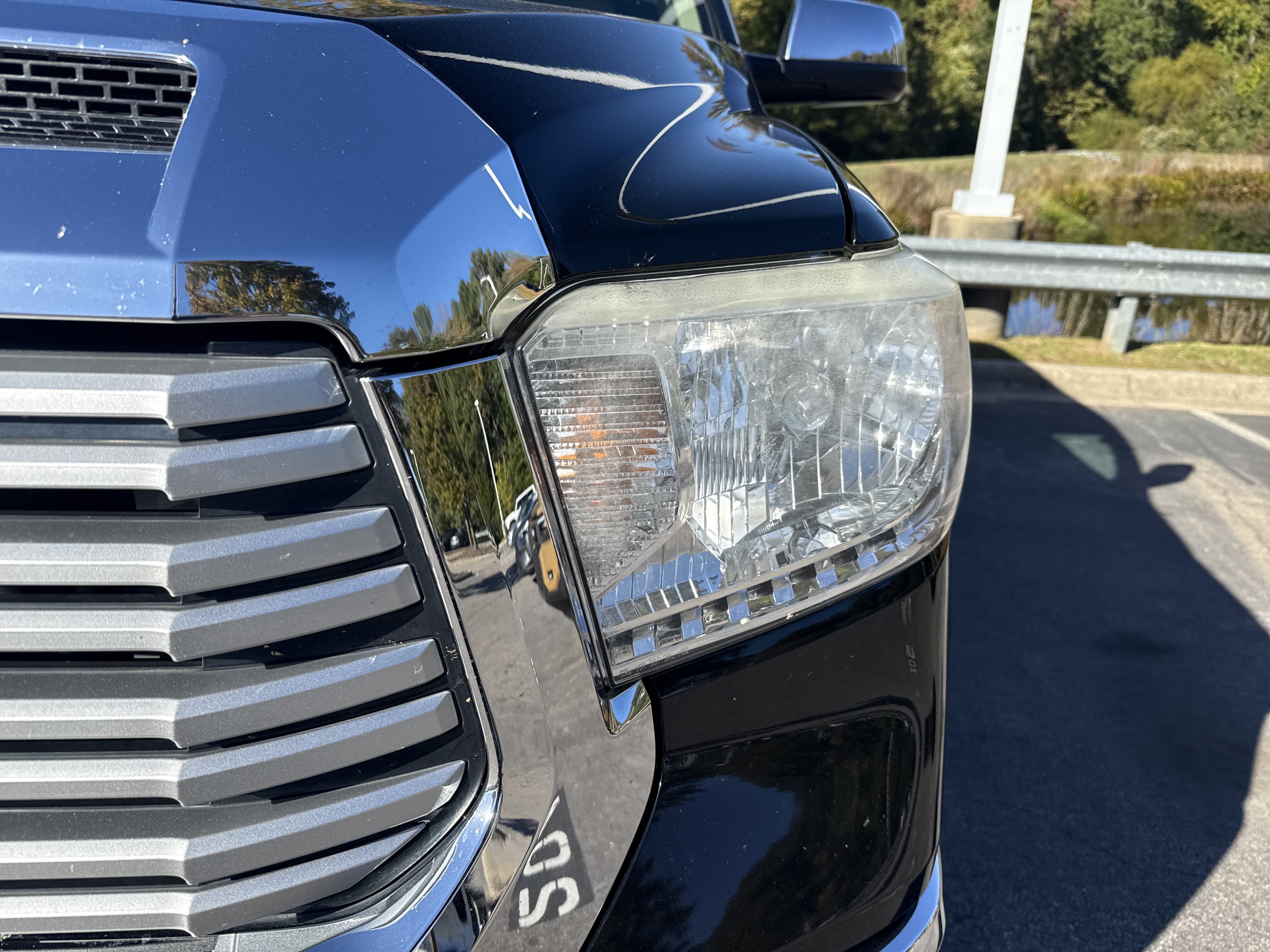 Used 2015 Toyota Tundra Limited w/ Limited Premium Package AWD/4WD image 10