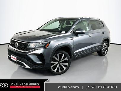 Used 2022 Volkswagen Taos SE w/ Panoramic Sunroof Package