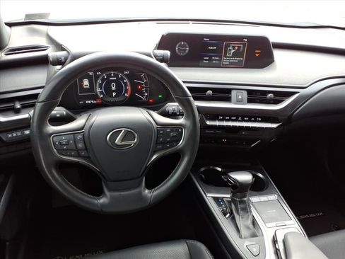 Used 2022 Lexus UX 200 w/ Premium Package image 23