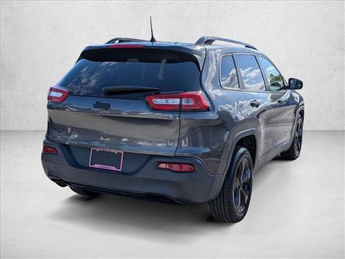 Used 2017 Jeep Cherokee Sport FWD image 5