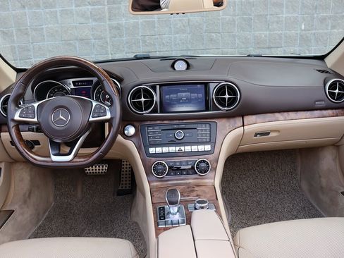 Used 2017 Mercedes-Benz SL 550 w/ Driver Assistance Package image 10