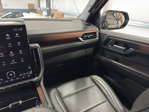 Used 2025 GMC Yukon Denali image 20