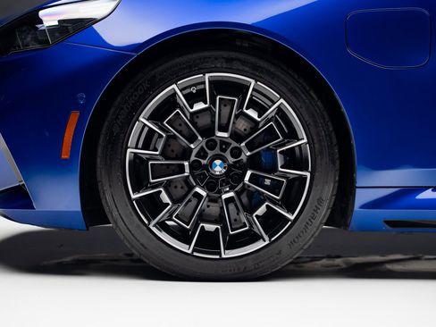 Used 2025 BMW M5 w/ Carbon Package image 19