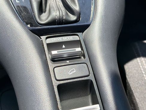 Used 2025 Honda HR-V LX image 24