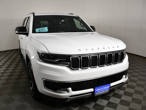 Used 2024 Jeep Wagoneer Series III image 3