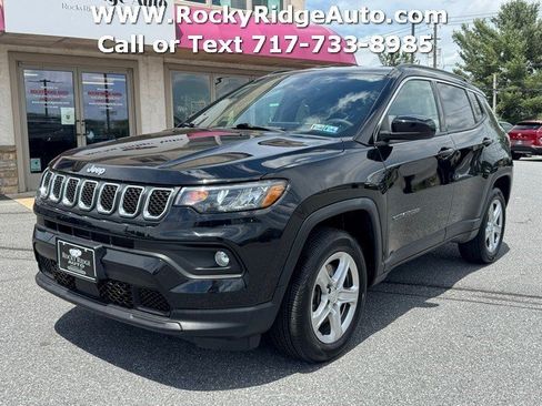 Used 2023 Jeep Compass Latitude w/ Convenience Group AWD/4WD image 3