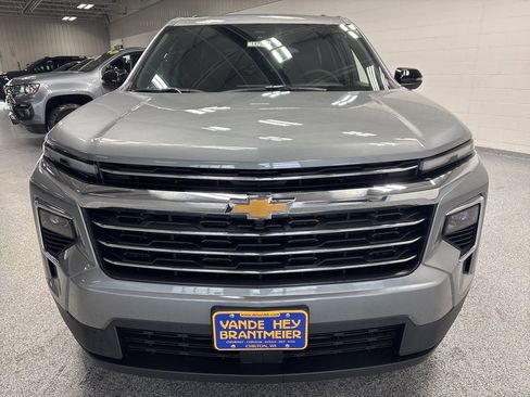 New 2026 Chevrolet Traverse LT image 2