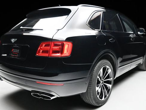 Used 2019 Bentley Bentayga image 32