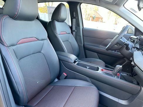 Certified 2025 Nissan Kicks SR image 36