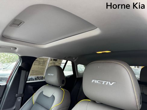 Used 2024 Chevrolet Trax ACTIV w/ Sunroof Package image 24