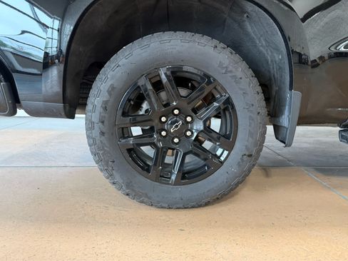 Used 2025 Chevrolet Silverado 1500 High Country w/ Midnight Edition AWD/4WD image 8