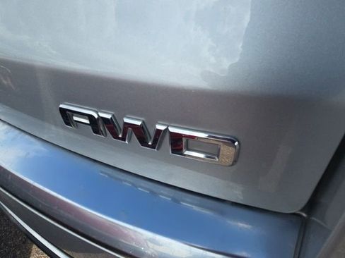 Used 2015 GMC Acadia SLE image 13