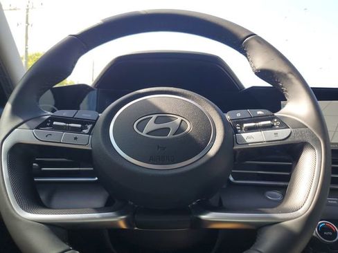 Used 2025 Hyundai Elantra SEL FWD image 13