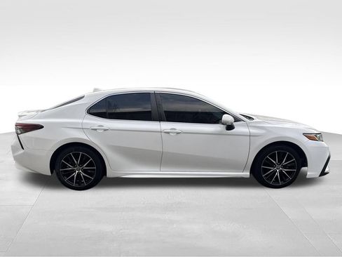Used 2021 Toyota Camry SE FWD image 4
