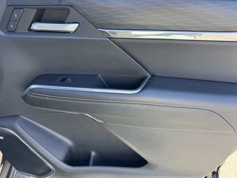 Used 2024 GMC Acadia Elevation image 9