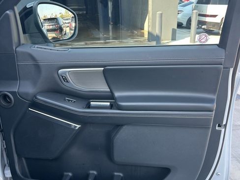 Used 2025 Ford Expedition Platinum image 16