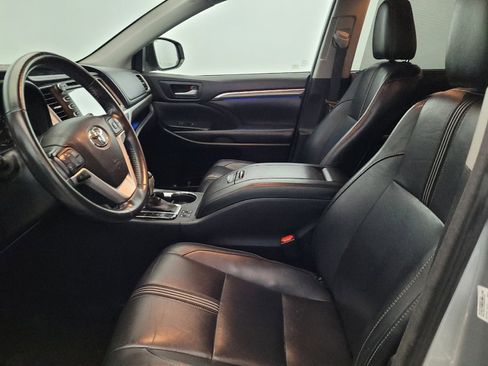 Used 2018 Toyota Highlander SE AWD/4WD image 17