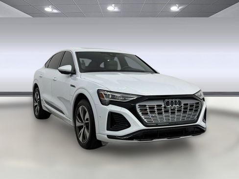 Used 2024 Audi Q8 e-tron Premium Plus w/ Premium Plus Package AWD/4WD image 7
