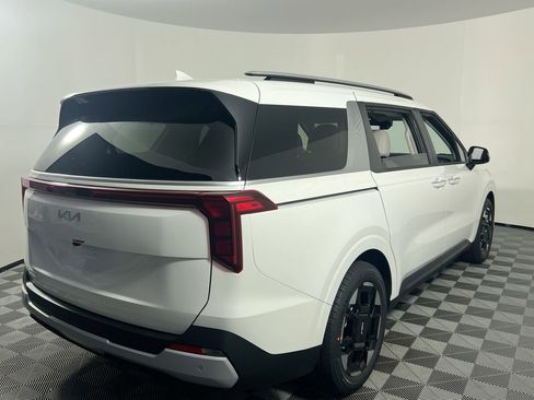 New 2026 Kia Carnival EX image 3